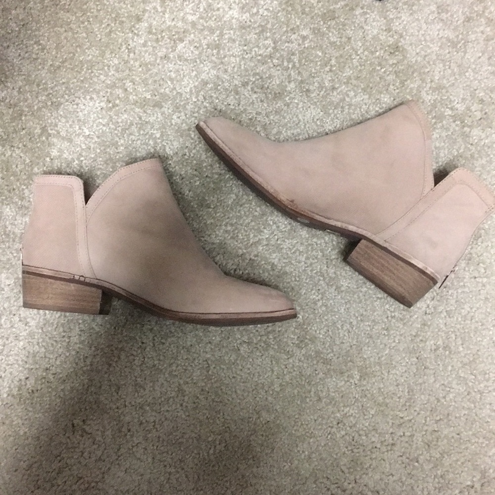 Gianni Bini booties size 8.5